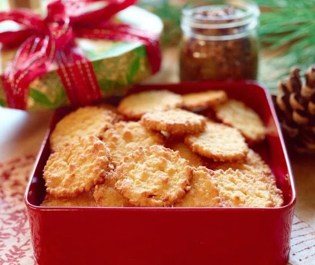 Crispy Southern Cheese Crackers Grits and Pinecones