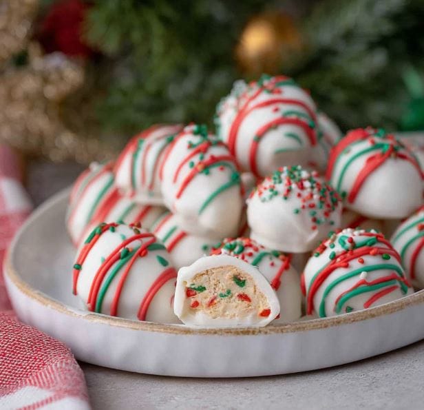 Little Debbie Christmas Tree Cake Truffles (Easy No-Bake Recipe) 1 Little Debbie Christmas Tree Cake Truffles (Easy No-Bake Recipe)