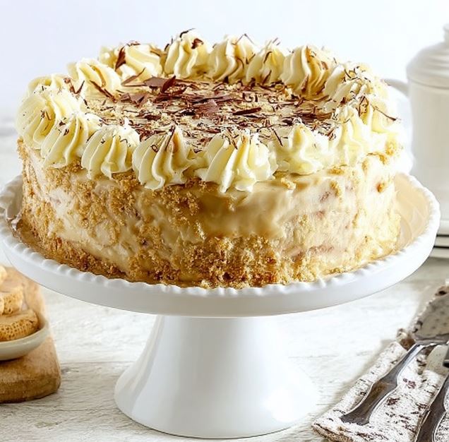 Indulgent Banana Caramel Crumb Cake with Whipped Cream 1 Indulgent Banana Caramel Crumb Cake with Whipped