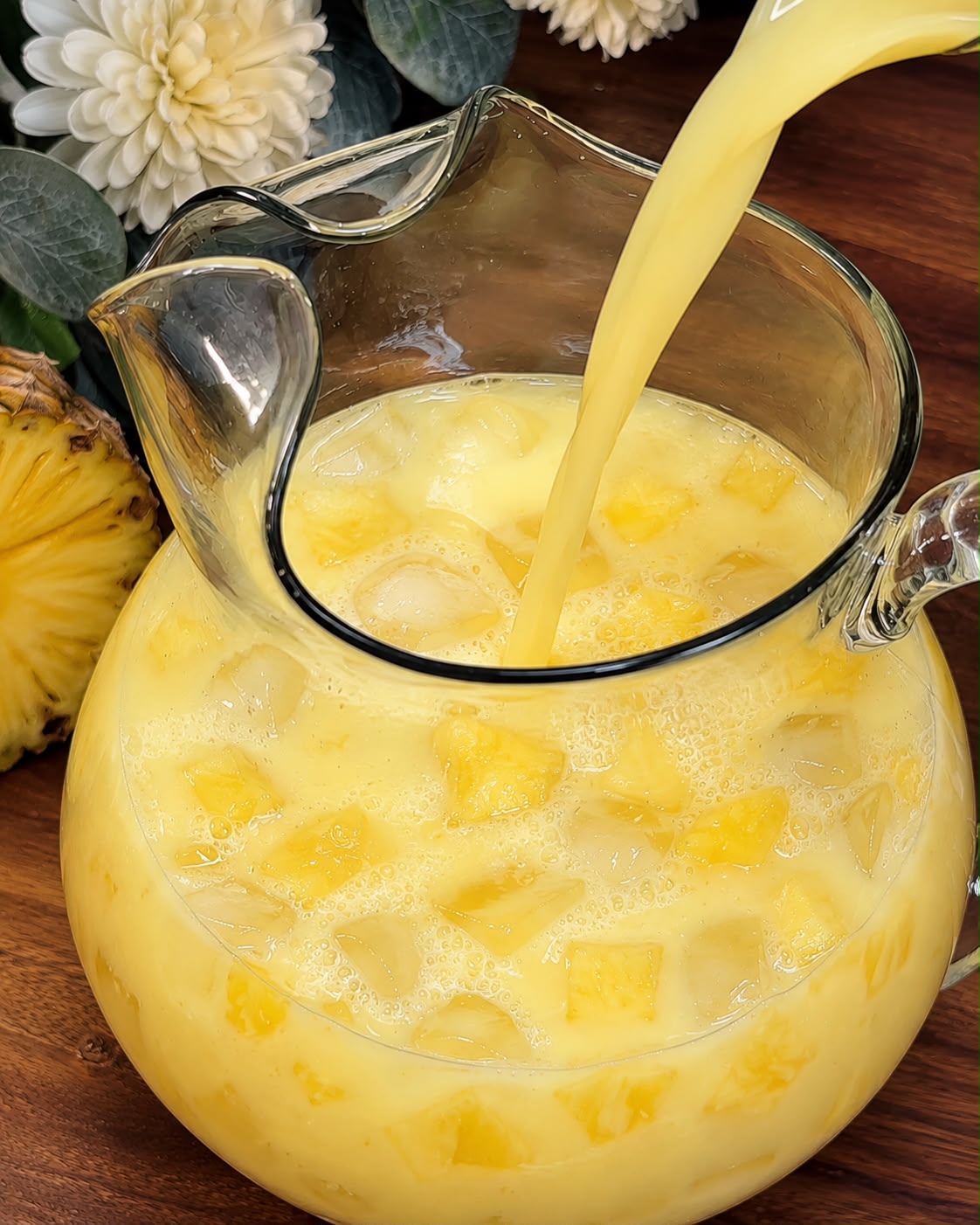Refreshing Pineapple Juice with Chunks 1 Refreshing Pineapple Juice with Chunks