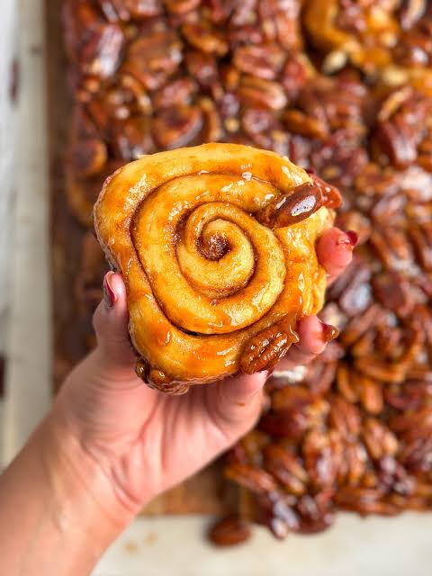 Sticky pecan cinnamon rolls with caramel glaze